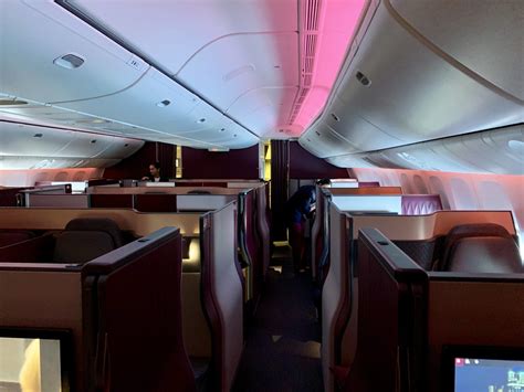 seatguru qatar 777 300er qsuite.